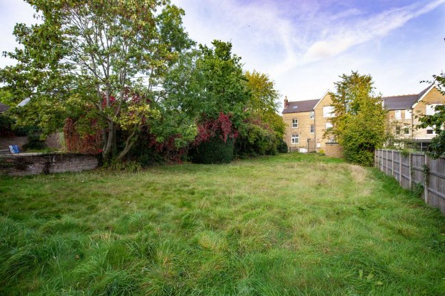 13 Darlaston Road, Wimbledon, London SW19 4LF 2