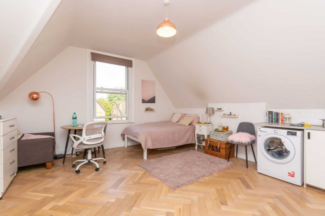 13 Darlaston Road, Wimbledon, London SW19 4LF 2