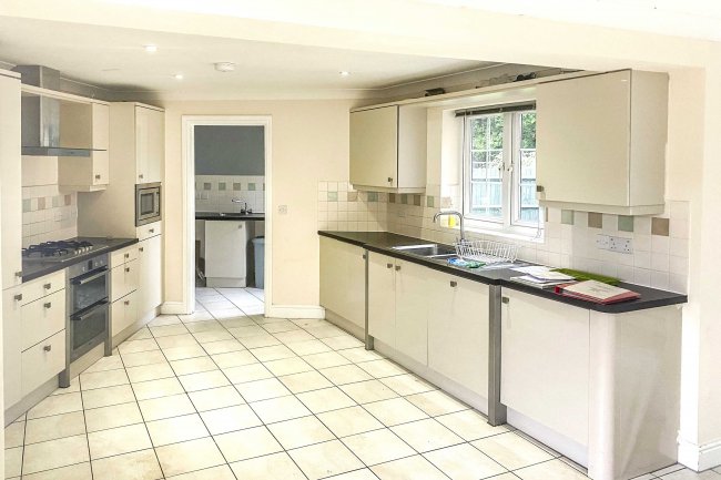 1 Crosby Gardens, Yateley, Hampshire, GU46 7RT 1