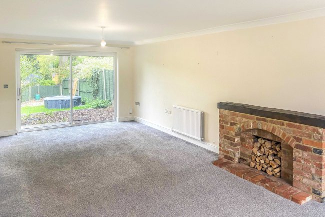 1 Crosby Gardens, Yateley, Hampshire, GU46 7RT 1