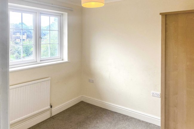 1 Crosby Gardens, Yateley, Hampshire, GU46 7RT 1