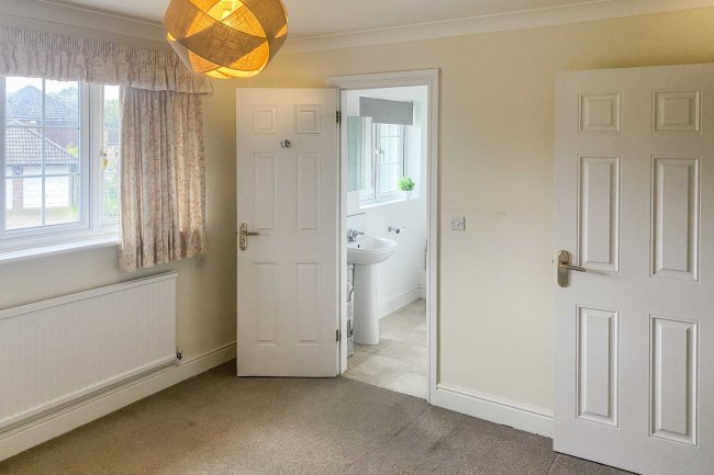 1 Crosby Gardens, Yateley, Hampshire, GU46 7RT 1