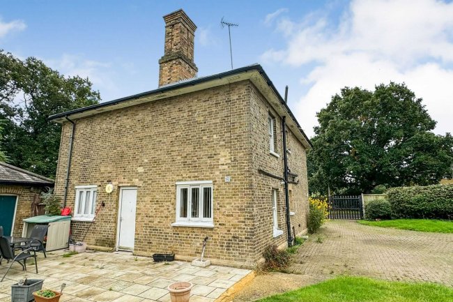 Crabbe Farm, 1 Latton Common Road, Harlow, Essex CM18 7HS 3