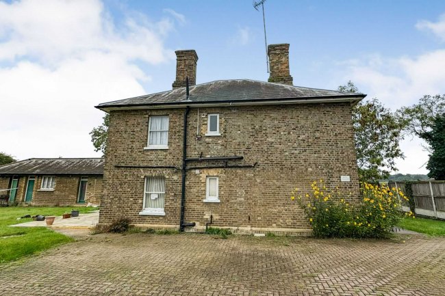 Crabbe Farm, 1 Latton Common Road, Harlow, Essex CM18 7HS 3