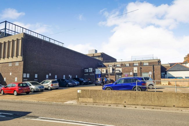 43-47 High Street, Rayleigh, Essex, SS6 7EW 6