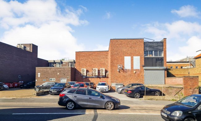 81-87 High Street, Rayleigh, Essex, SS6 7EJ 1