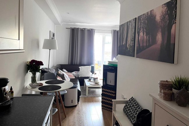 1 - 8 Admiral Mews and 82/84 Merton High Street, London, SW19 3