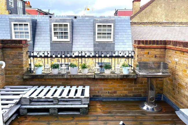 1 - 8 Admiral Mews and 82/84 Merton High Street, London, SW19 3