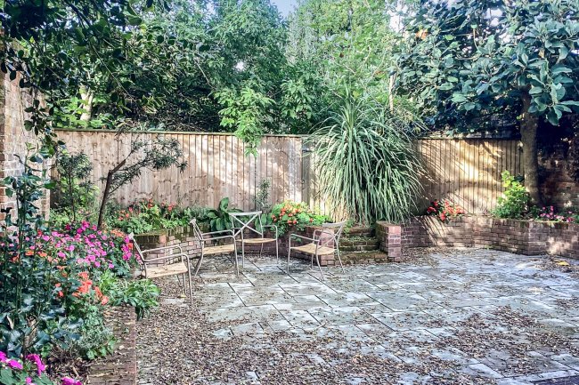 74 High Street, Lymington, SO41 9AL 3