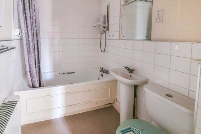 3 Durham Road, Raynes Park, London SW20 0QH 8