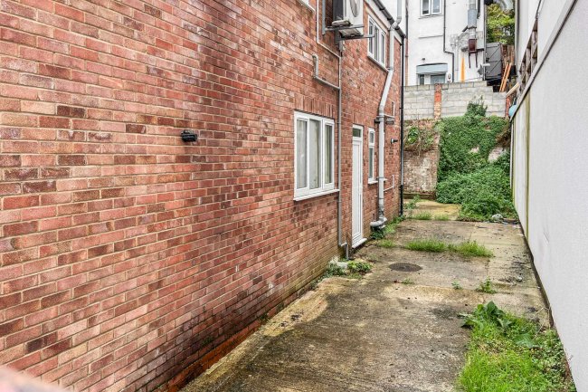 67 Lower Road, Kenley, Croydon, CR8 5NH 6