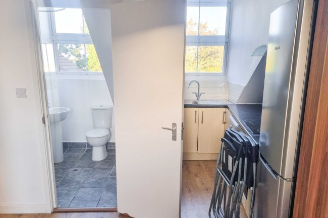 Flat 3, 20B High Street, Barnet EN5 5RU 5