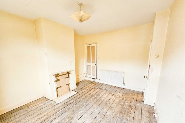 12 Holly Street, Bradford, BD6 3NF 3