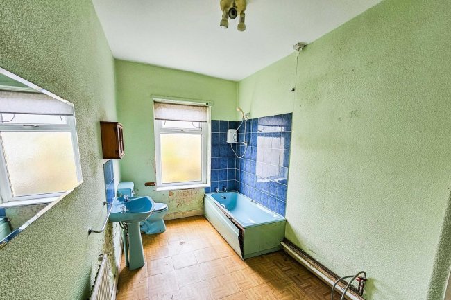 12 Holly Street, Bradford, BD6 3NF 3