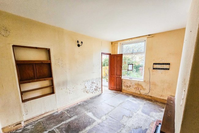 12 Holly Street, Bradford, BD6 3NF 3