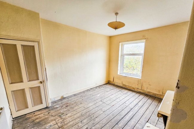 12 Holly Street, Bradford, BD6 3NF 3