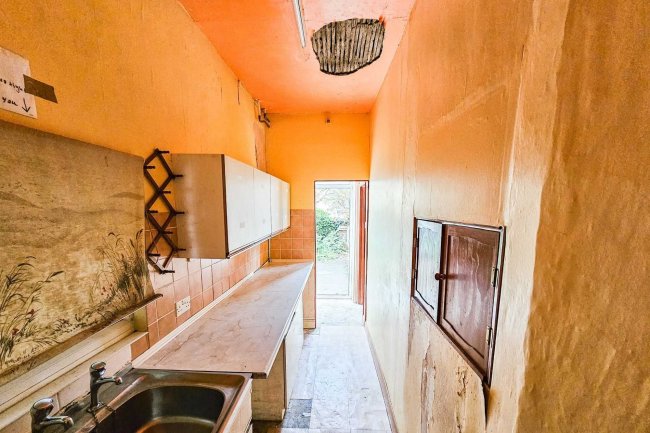 12 Holly Street, Bradford, BD6 3NF 3