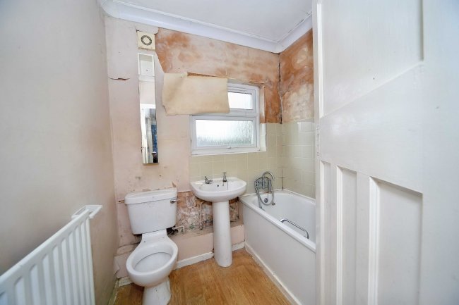 30 Woollam Road, Wellington, TF1 2LW 9