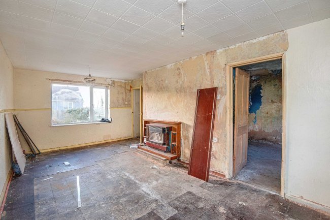 7 Haldane Crescent, Bolsover, Chesterfield, S44 6RU 3