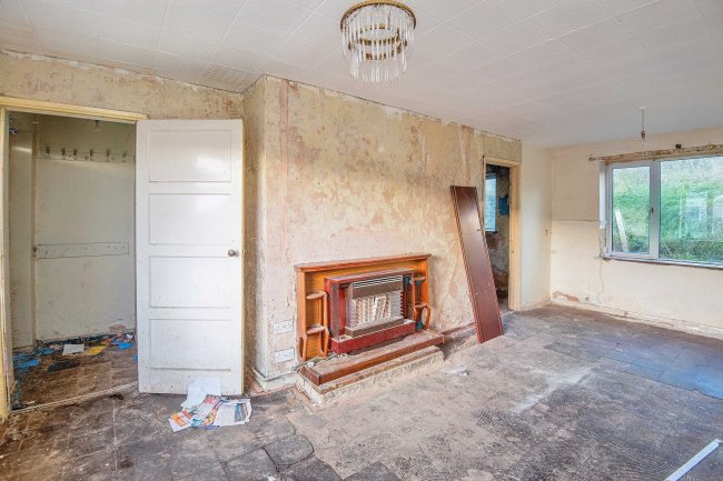 7 Haldane Crescent, Bolsover, Chesterfield, S44 6RU 3