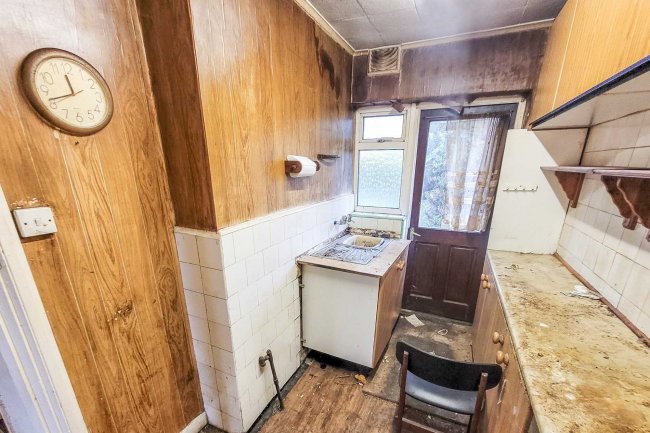 23 Errol Gardens, Hayes, Middlesex, UB4 9EP 4