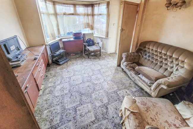 23 Errol Gardens, Hayes, Middlesex, UB4 9EP 4