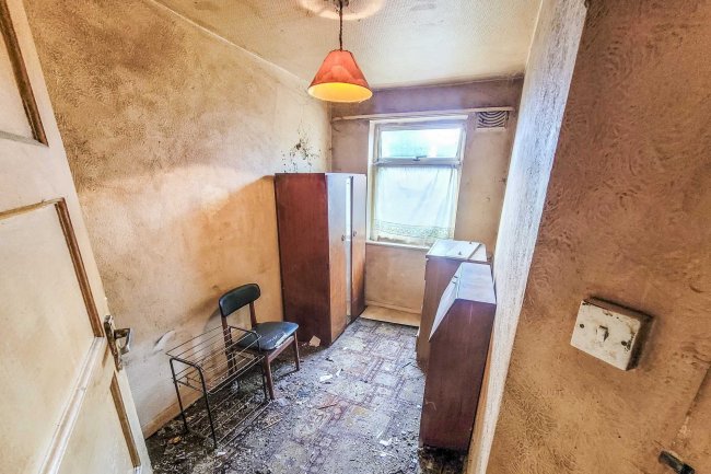 23 Errol Gardens, Hayes, Middlesex, UB4 9EP 4