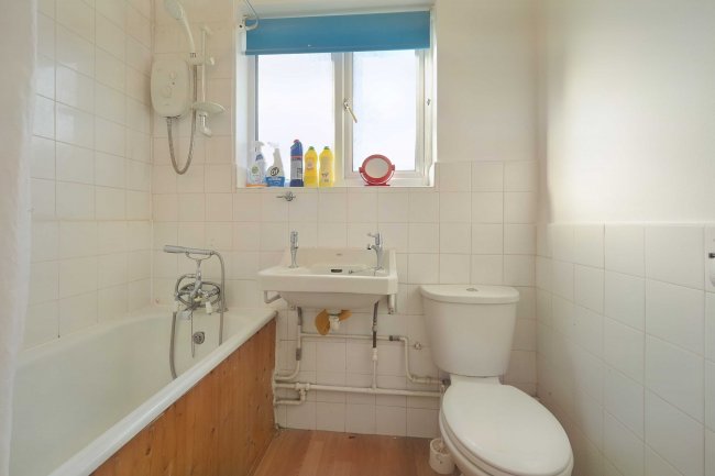 66 Verona Drive, Surbiton, Surrey, KT6 5AL 6