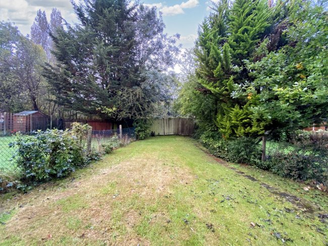 84 Tolcarne Drive, Pinner, Middlesex, HA5 2DG 7