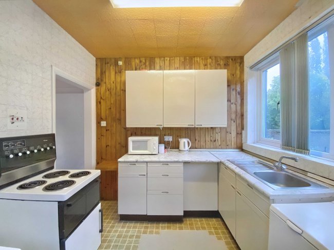 84 Tolcarne Drive, Pinner, Middlesex, HA5 2DG 7