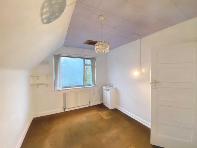 84 Tolcarne Drive, Pinner, Middlesex, HA5 2DG 7