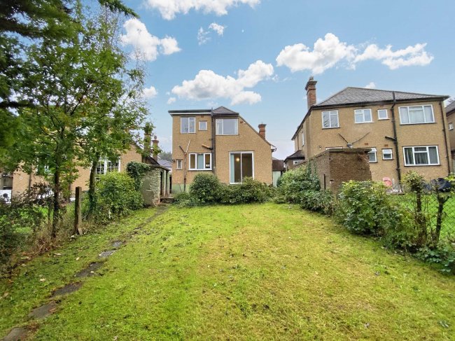 84 Tolcarne Drive, Pinner, Middlesex, HA5 2DG 7