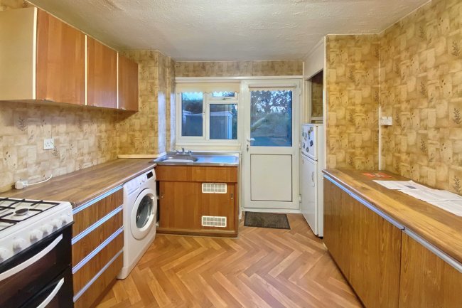 129 Heaton Avenue, Romford, Essex, RM3 7HL 3