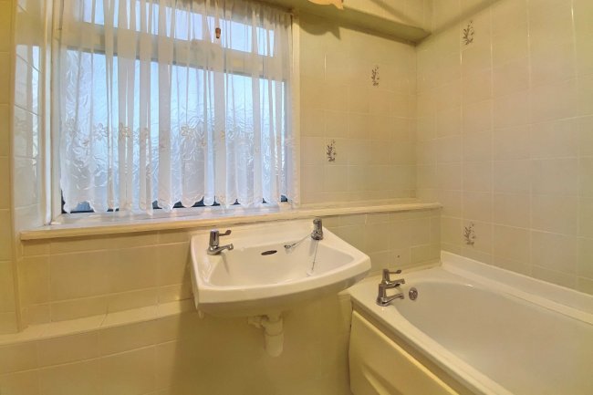 129 Heaton Avenue, Romford, Essex, RM3 7HL 3