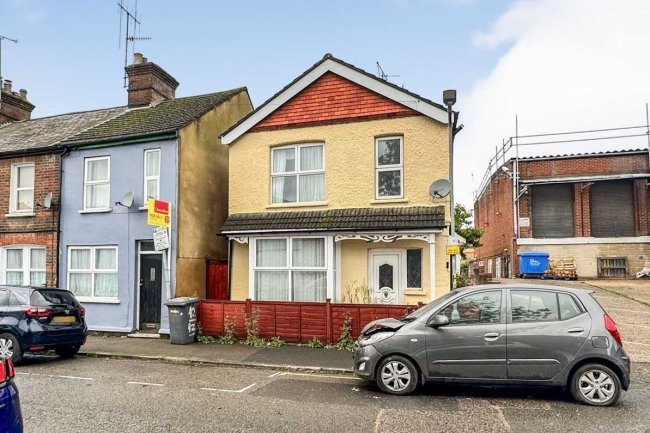 13 Cedar Terrace, High Wycombe, Buckinghamshire, HP11 2QS 8