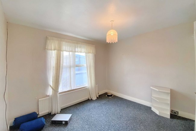 13 Cedar Terrace, High Wycombe, Buckinghamshire, HP11 2QS 8