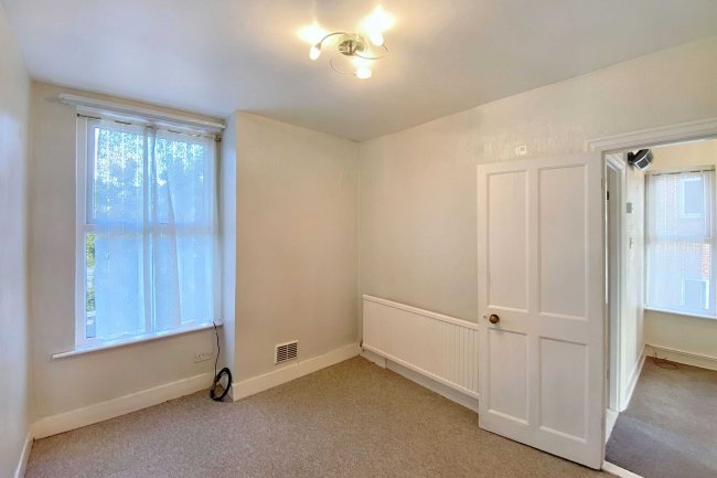 13 Cedar Terrace, High Wycombe, Buckinghamshire, HP11 2QS 8