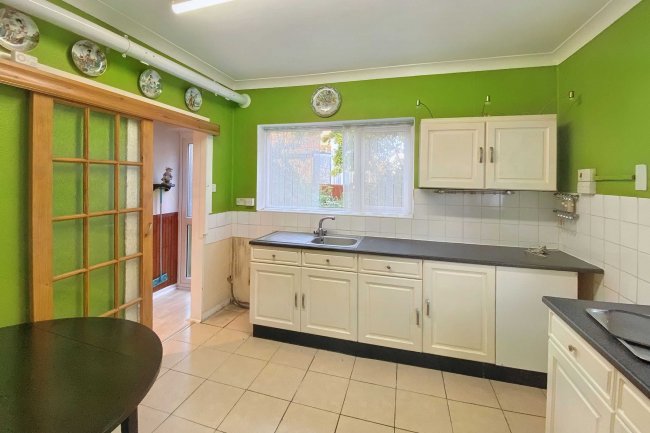 13 Cedar Terrace, High Wycombe, Buckinghamshire, HP11 2QS 8