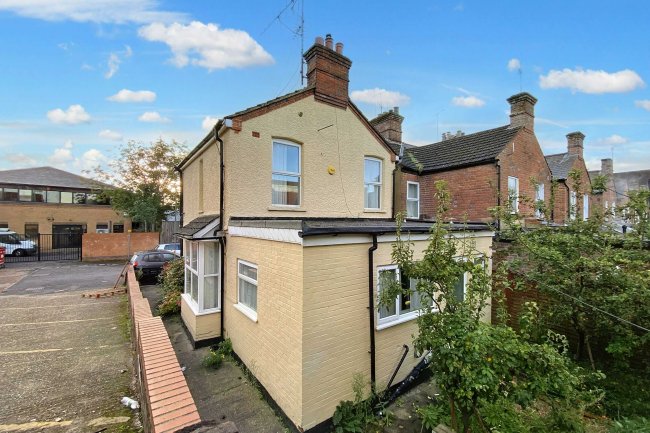 13 Cedar Terrace, High Wycombe, Buckinghamshire, HP11 2QS 8