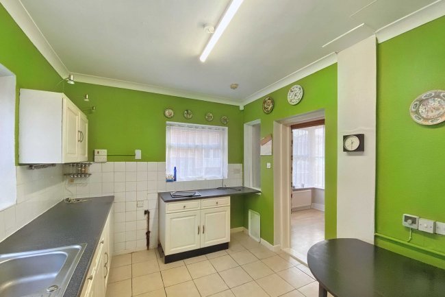 13 Cedar Terrace, High Wycombe, Buckinghamshire, HP11 2QS 8