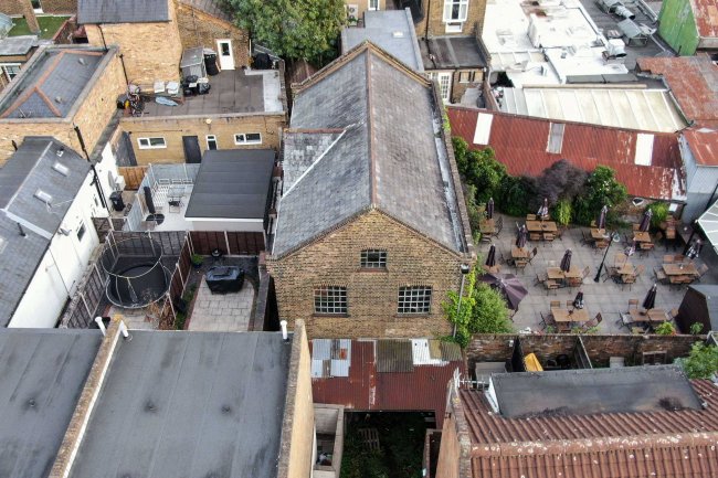 9 The Square, Woodford Green, Essex, IG8 0UQ 7