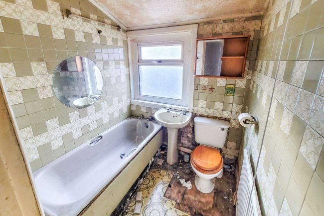 39 York Road, Brentford, TW8 0QP 4