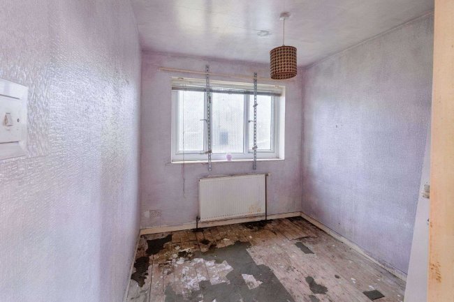 31 Whitecliffe Crescent, Leeds LS26 8QR 5