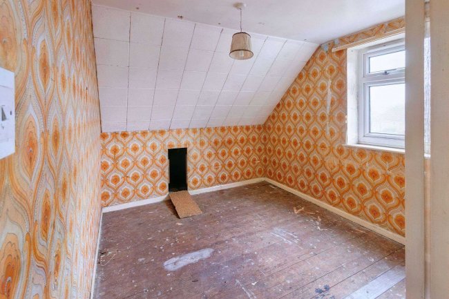 31 Whitecliffe Crescent, Leeds LS26 8QR 5