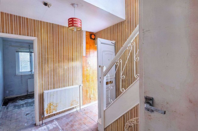 31 Whitecliffe Crescent, Leeds LS26 8QR 5