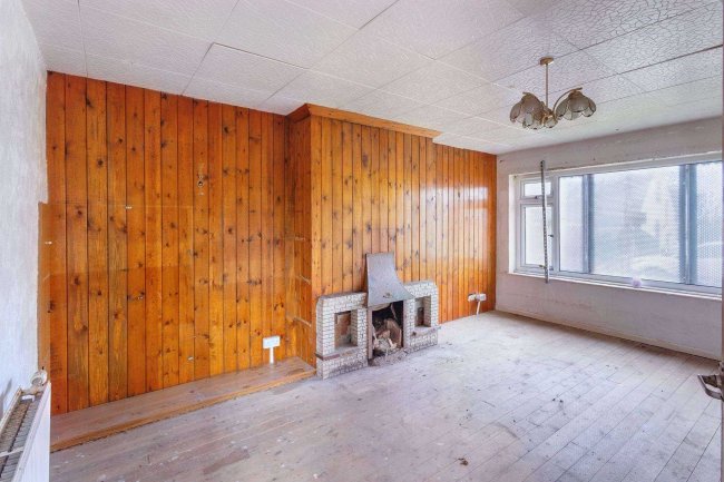 31 Whitecliffe Crescent, Leeds LS26 8QR 5