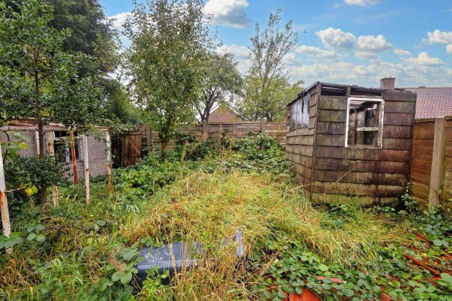 31 Whitecliffe Crescent, Leeds LS26 8QR 5