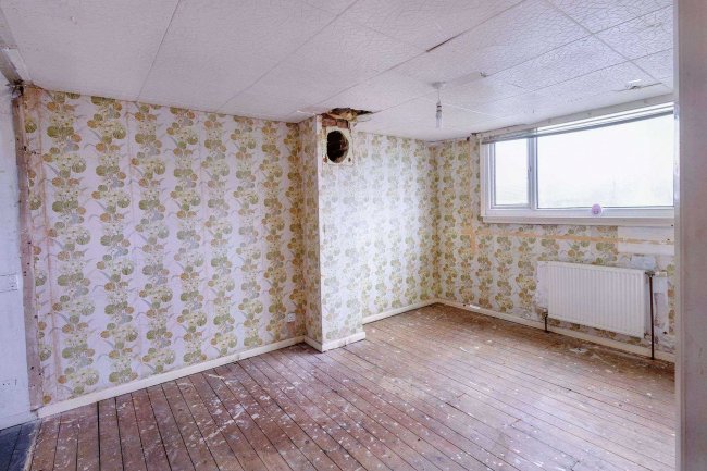 31 Whitecliffe Crescent, Leeds LS26 8QR 5