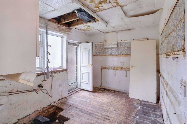 31 Whitecliffe Crescent, Leeds LS26 8QR 5