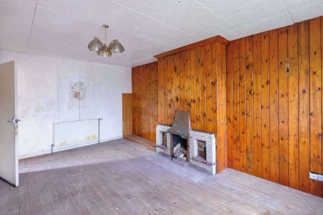 31 Whitecliffe Crescent, Leeds LS26 8QR 5